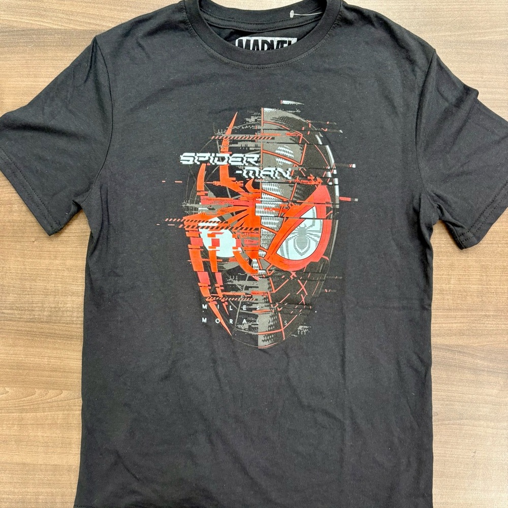 NWOT Marvel Spiderman Boy Tee Size XL Black and Red Short Sleeve